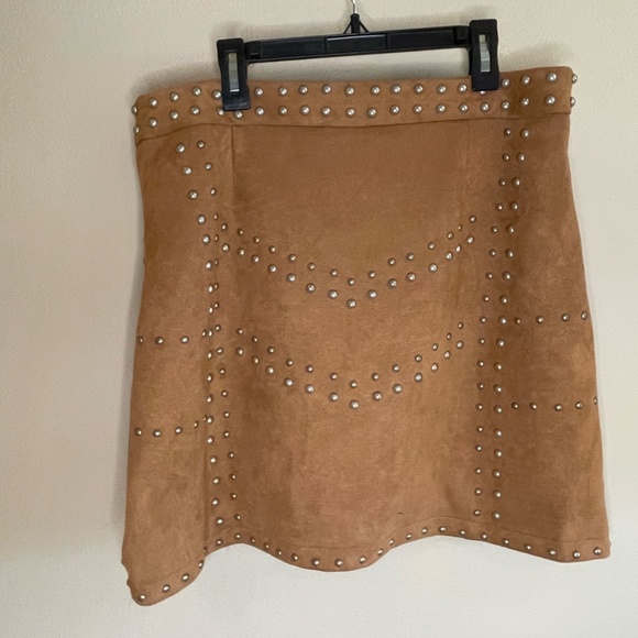 TOBI - JEANNETTE STUDDED FAUX SUEDE A-LINE SKIRT XL Camel - Picture 4 of 7